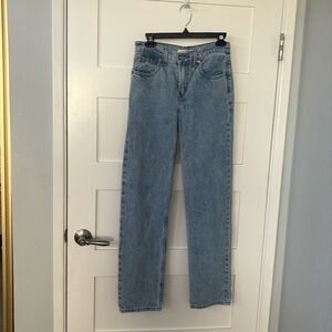 Levies low pro jeans!